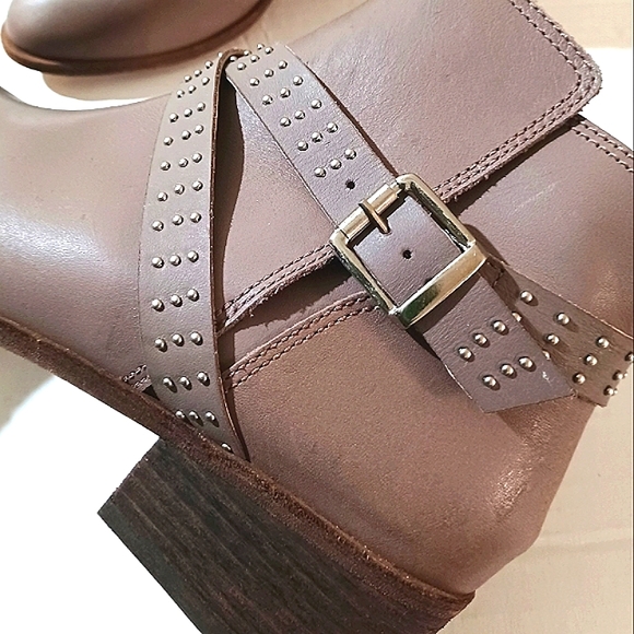 KAANAS Albarloa Stud Criss Cross Buckle Strap Point-Toe Ankle Booties NWT - Picture 9 of 13